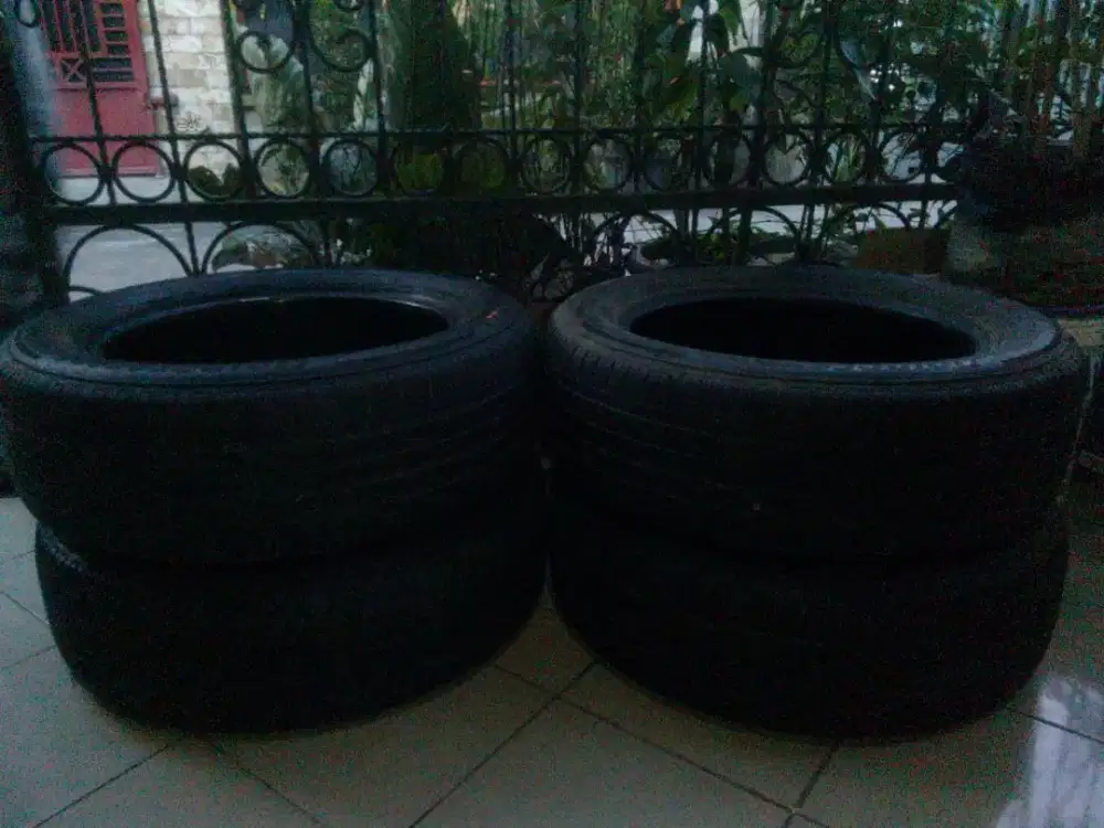 Ban Mobil Ukuran 215/60 R17 Bridgestone