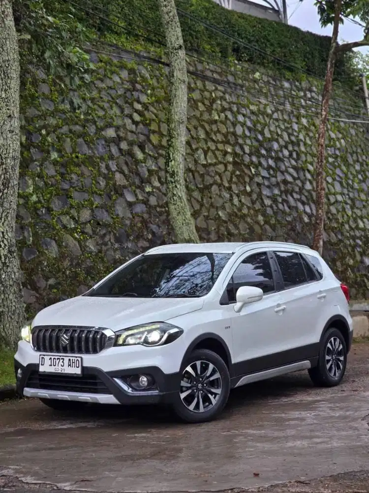 LOW KM // SUZUKI S-CROSS 1.5 AT 2018 FACELIFT