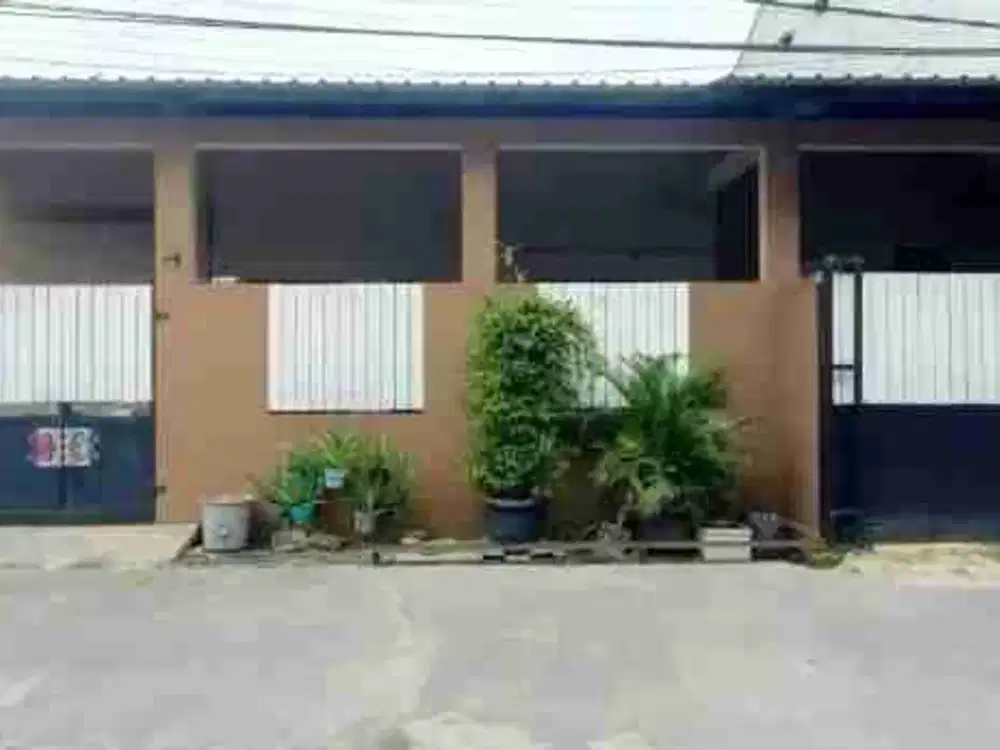 Dijual Rumah Luas dan Strategis di Bulevar Hijau Harapan Indah