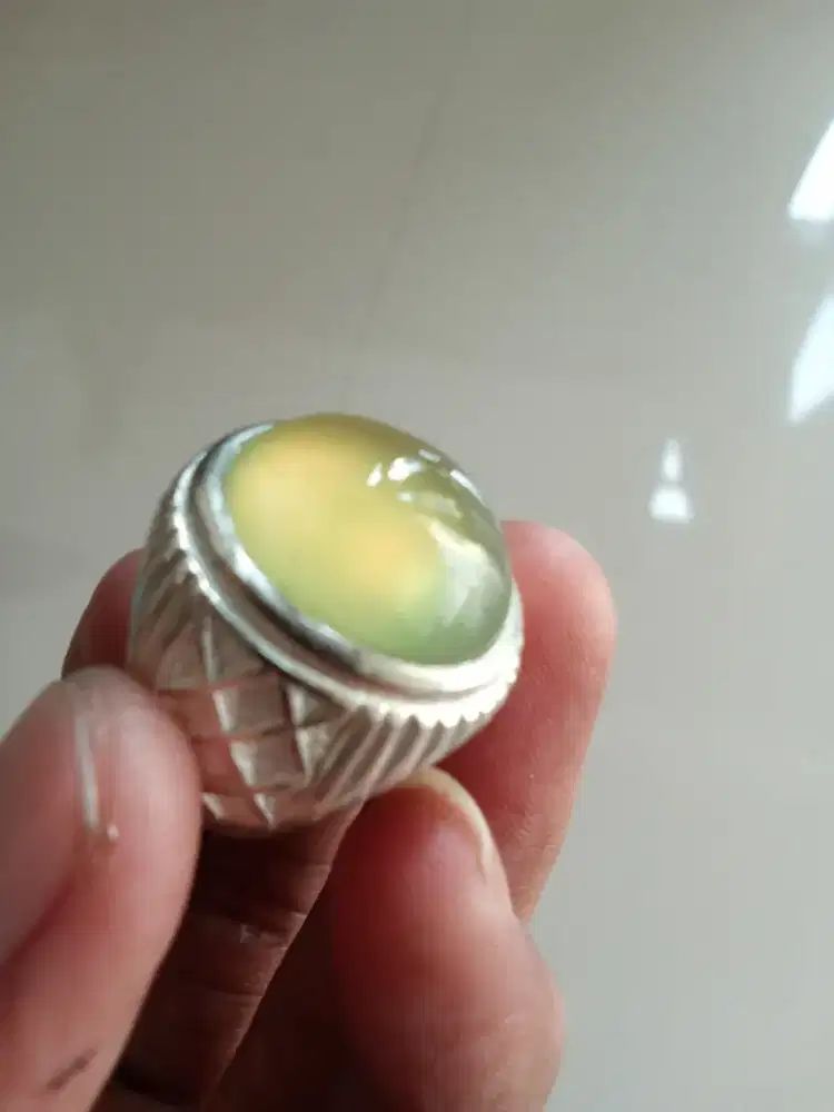 Batu cincin idocrase neon