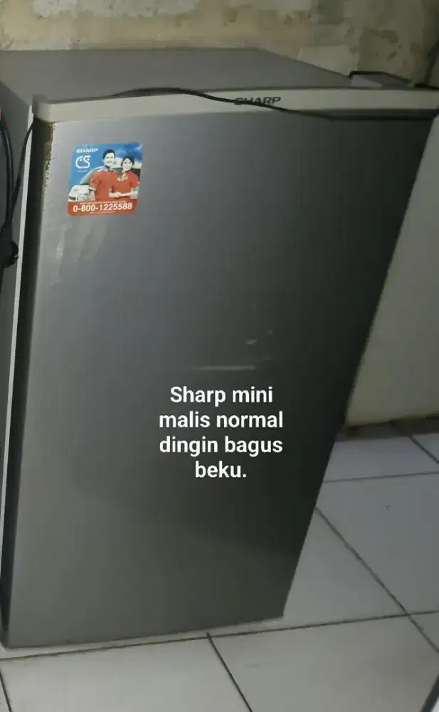 Kulkas Sharp mini malis normal dingin bagus beku.