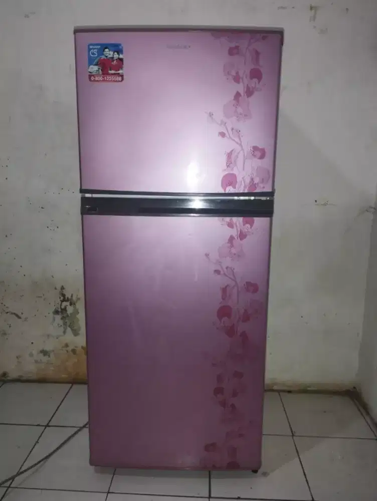 Di jual kulkas Sharp 2 pintu