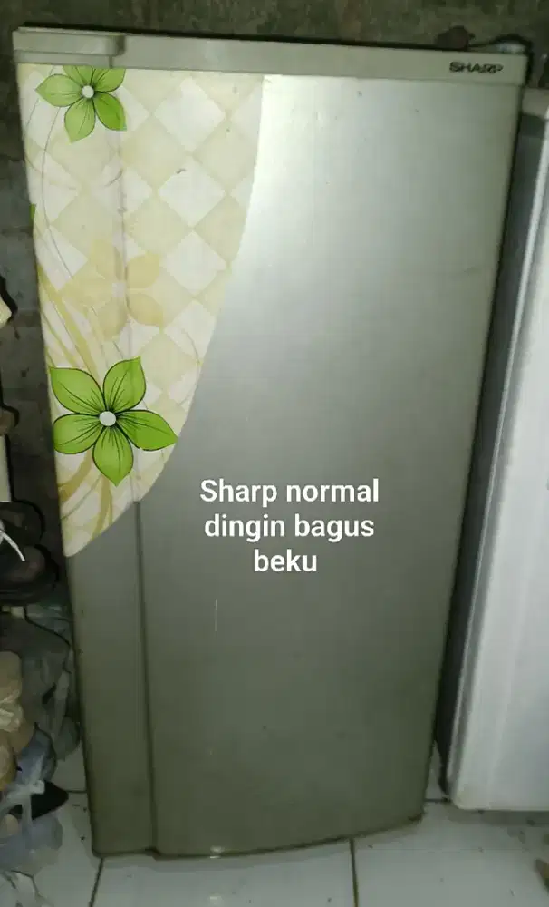 Kulkas Sharp normal dingin bagus beku.