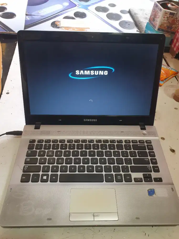 Leptop samsung np300 intel celeron