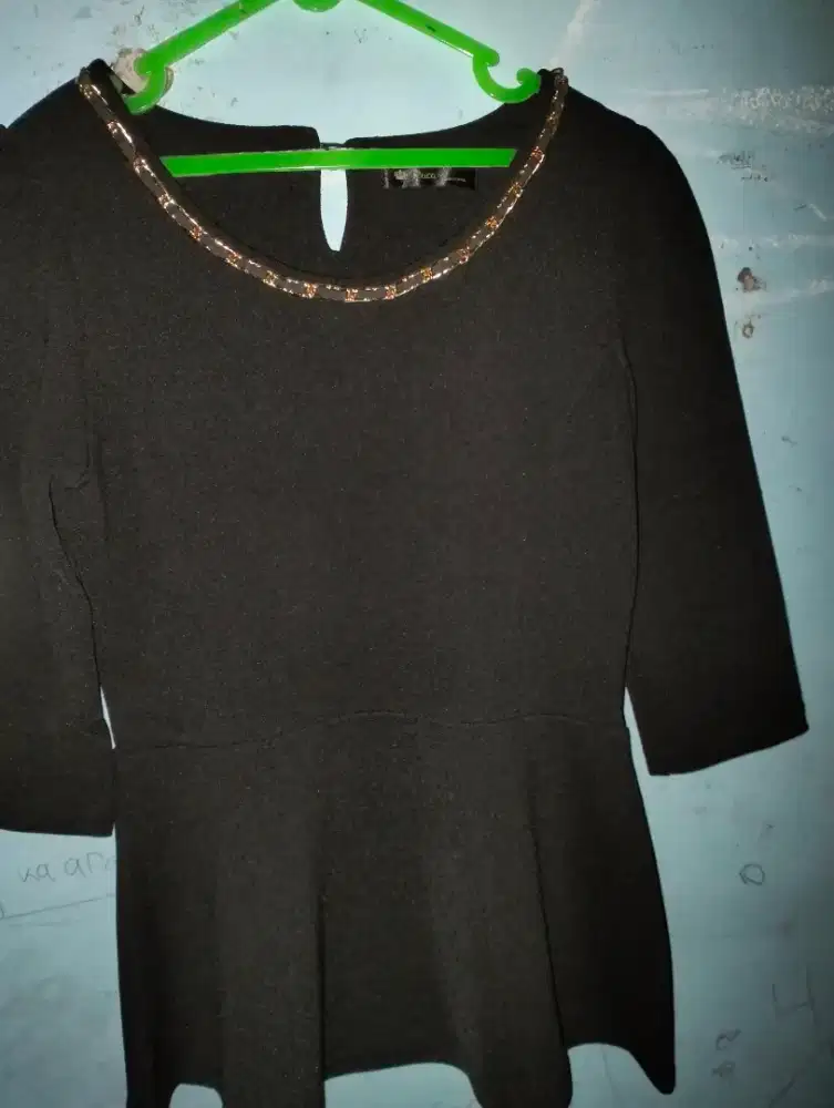 Atasan wanita dewasa