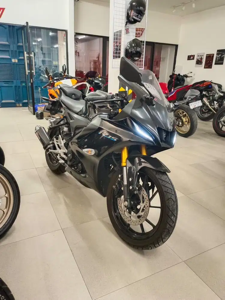 Yamaha YZF R15 V4 tahun 2023 warna Hitam Gloss R15V4 155 CC Sport Bike