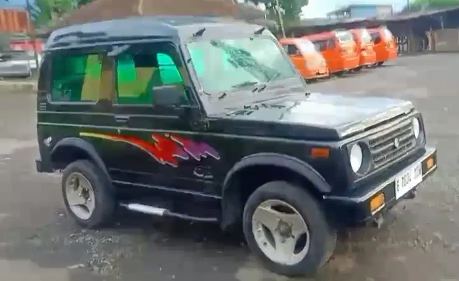 Suzuki Jimny 1990 Bensin