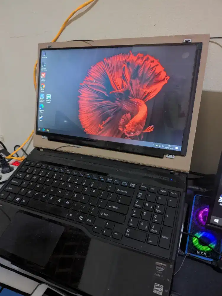 Laptop Fujitsu i7 Gen 4 ram 16gb minus casing layar