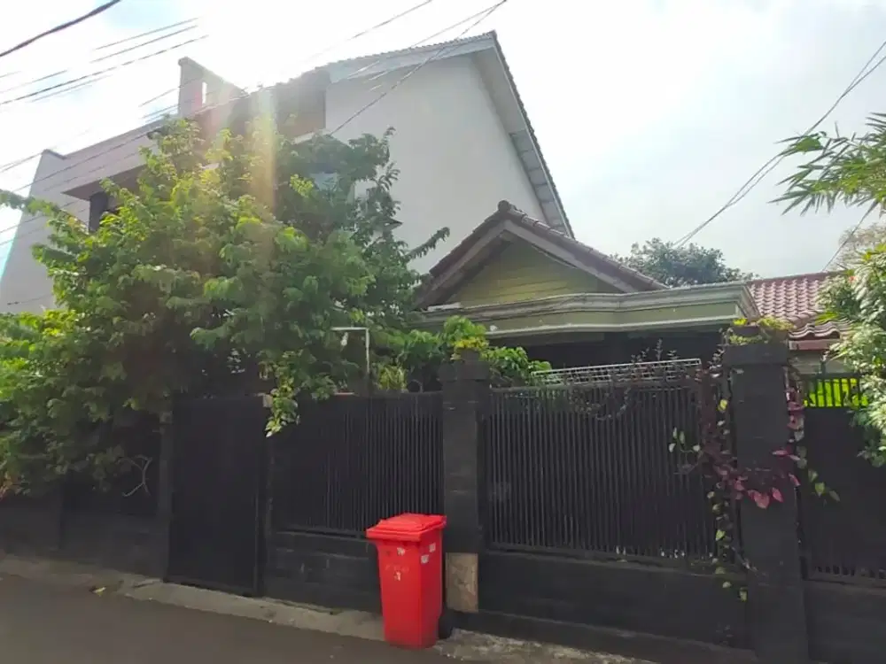 Rumah besar, murah dilokasi dekat  Taman Bunga Wiladatika Cibubur Arah Sukatani, Cibubur. (INH)