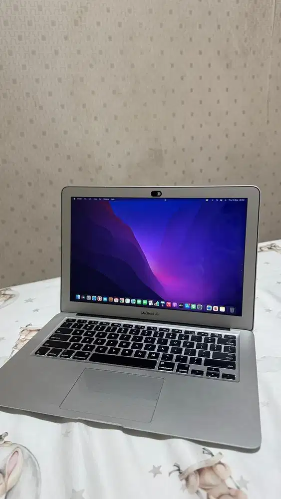 Macbook air 2017 i5 8gb 128gb fullset mulus
