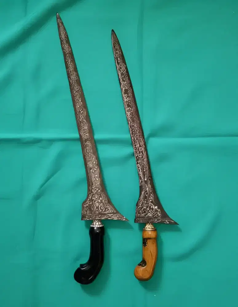 2 KERIS PUSAK SEPUH