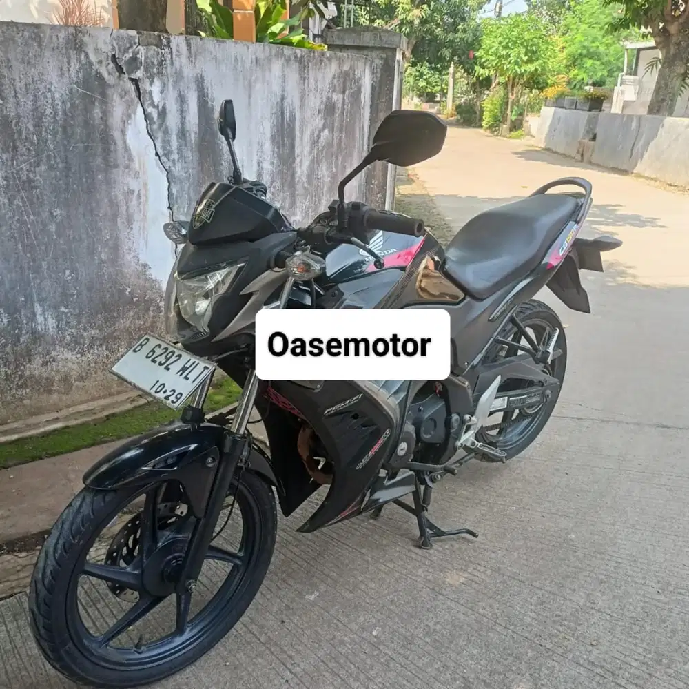 (B) Honda CB150R Street Fire tahun 2014