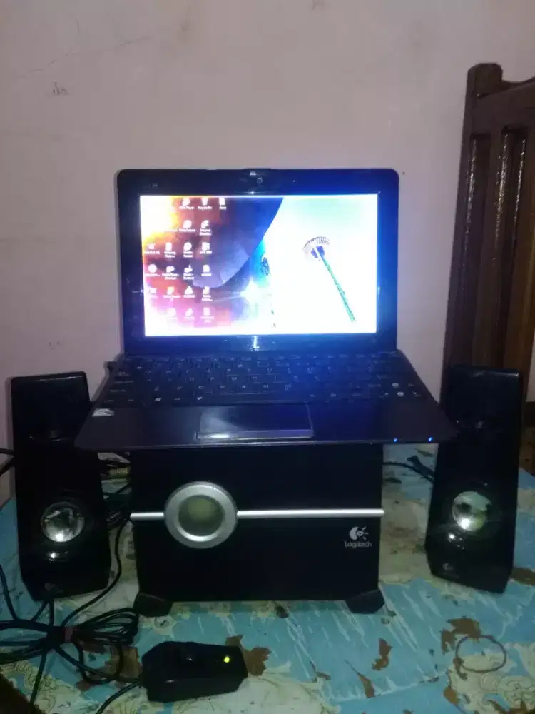 Notebook Asus + Speaker aktif Logitech
