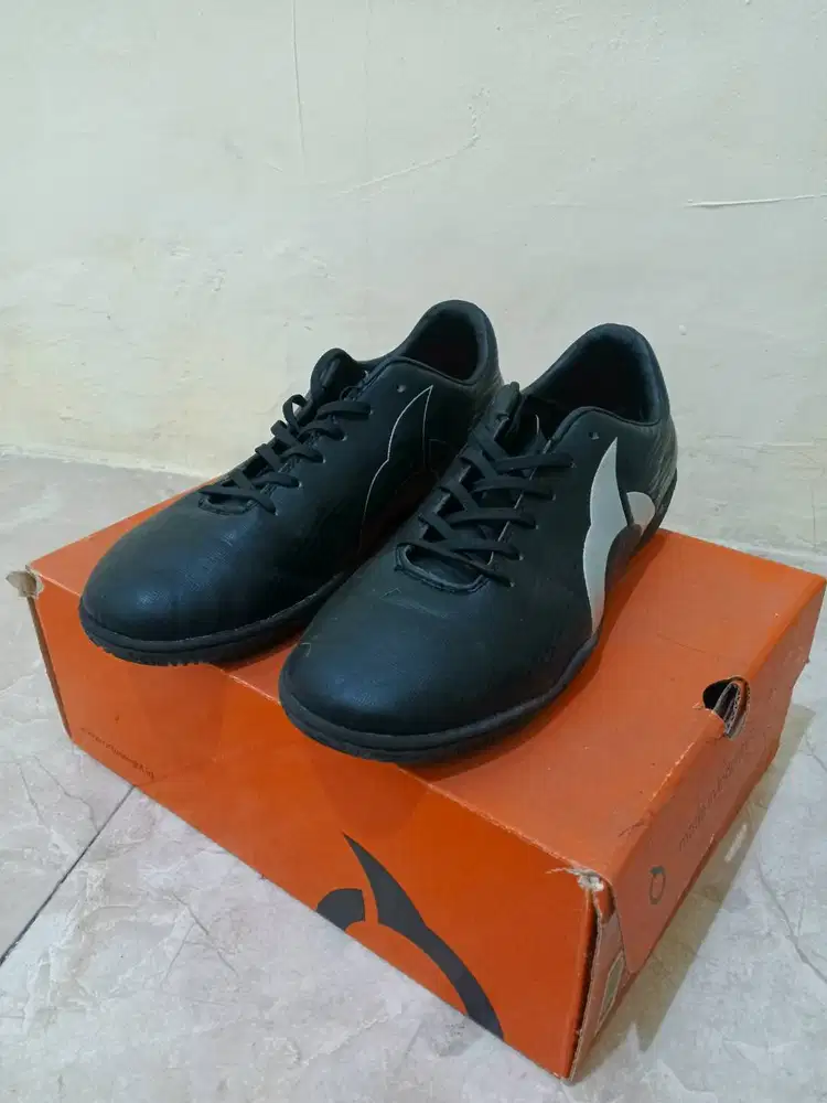 Sepatu Futsal Size 42