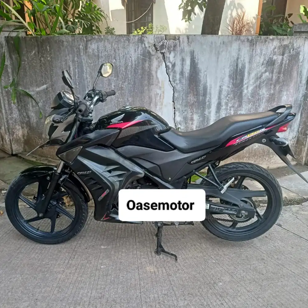 (B) Honda CB150R Street Fire tahun 2014