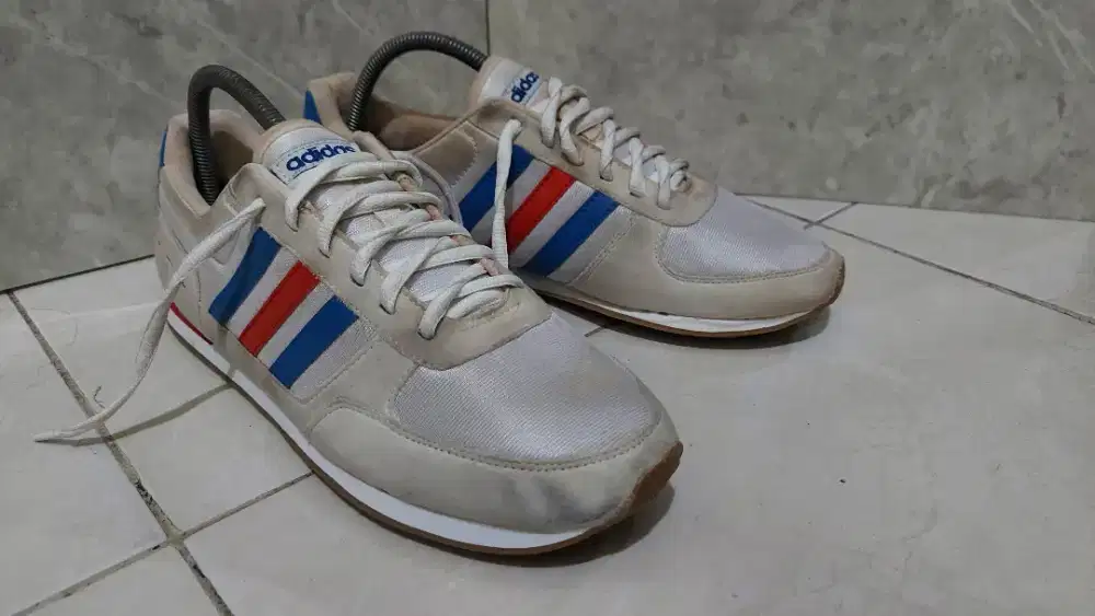 Sepatu Adidas sz 43 insole 28cm