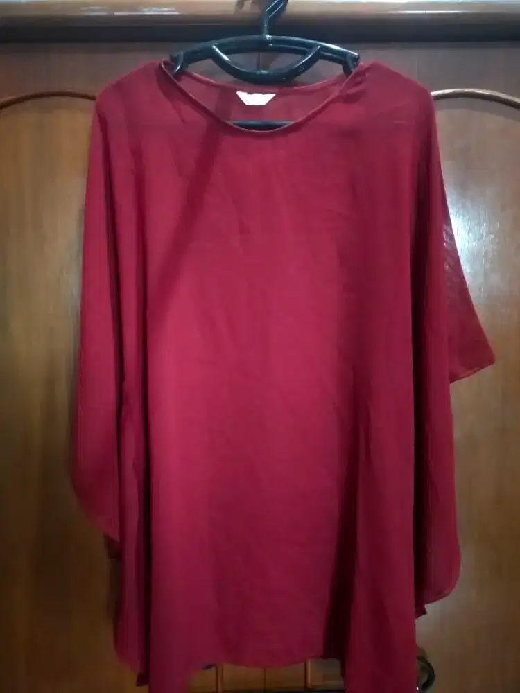 Atasan Premium Second kondisi masih bagus jarang dipakai