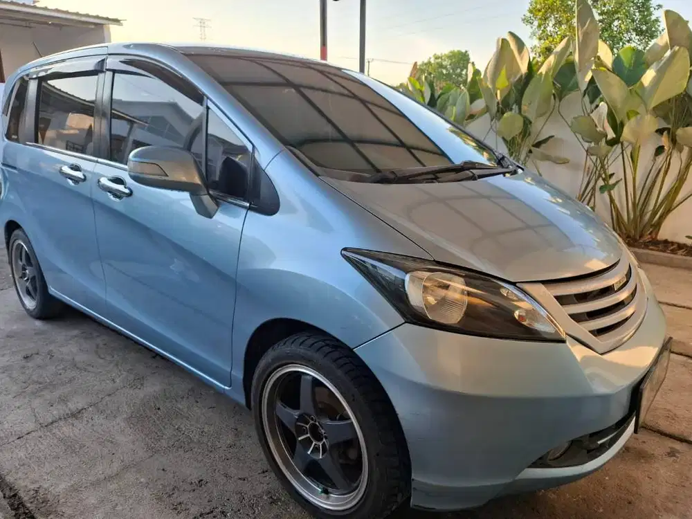 Honda Freed 1.5 E AT 2010 (Light Blue Metallic)