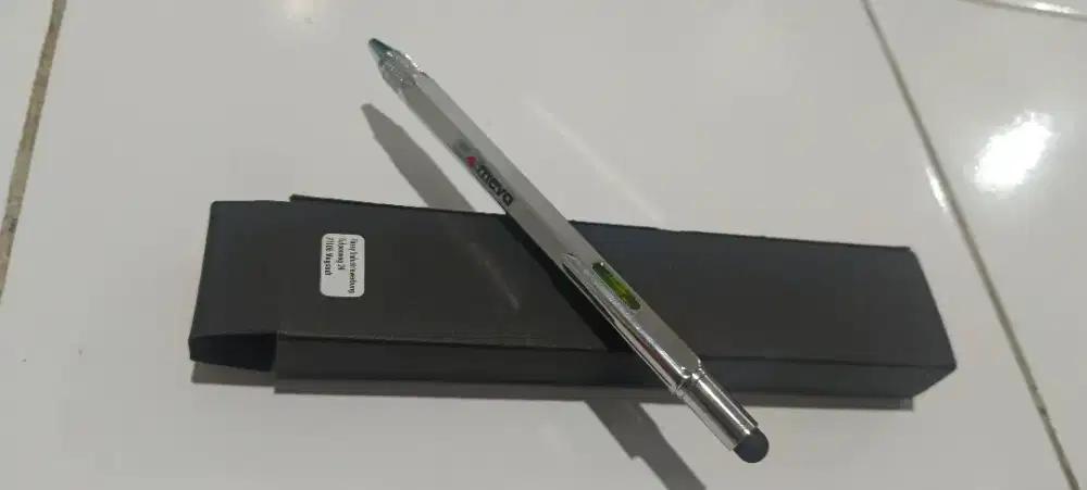 Pulpen yang berfungsi juga sbg Waterpass