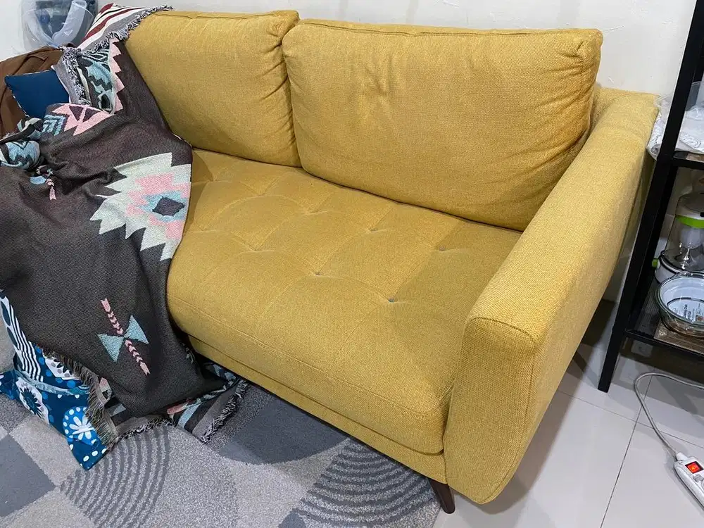 Dijual sofa informa serie Arlington warna kuning