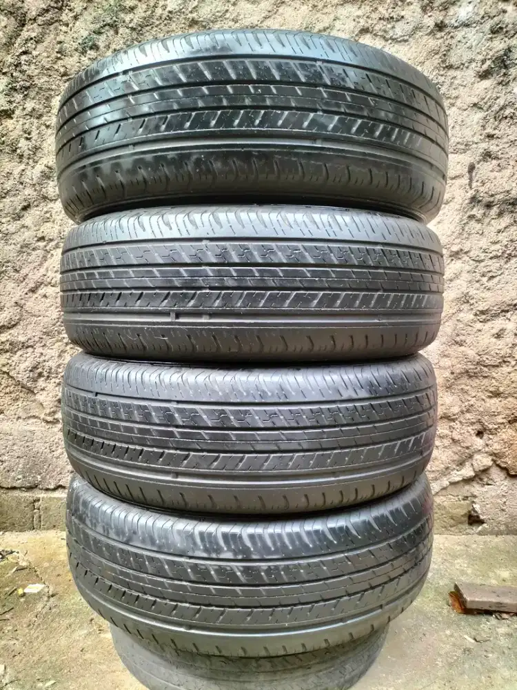 BAN 225/65 R17 DUNLOP GRANDTREK ST30