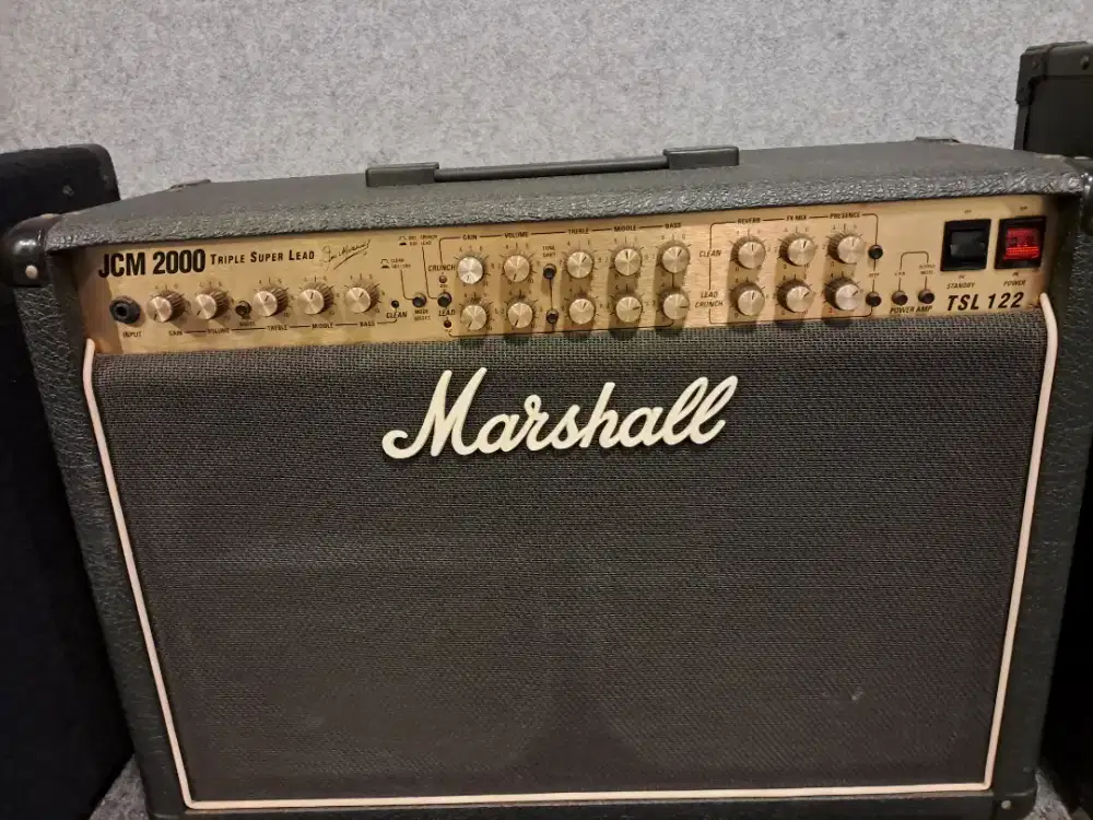 MARSHALL JCM 2000