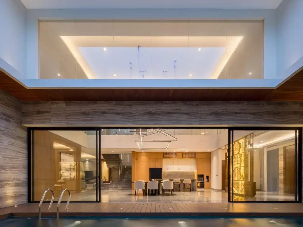 Rumah Mewah Ada kolam Renang Dekat Unika di Puri Arga Golf BSB Semarang