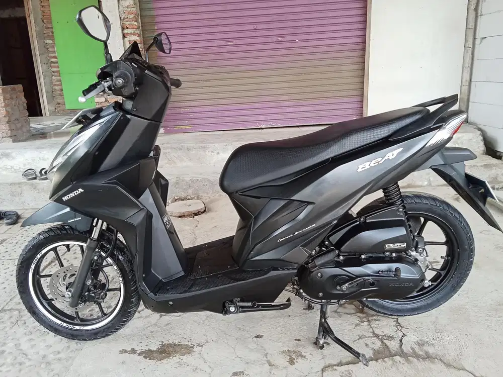 Honda beat deluxe hitam dop