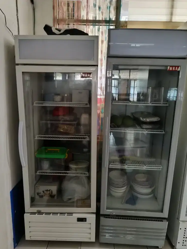 Showcase pendingin minuman