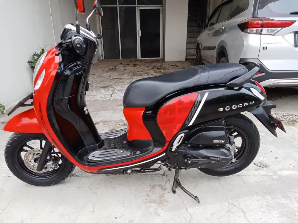 Scopy sporty warna merah
