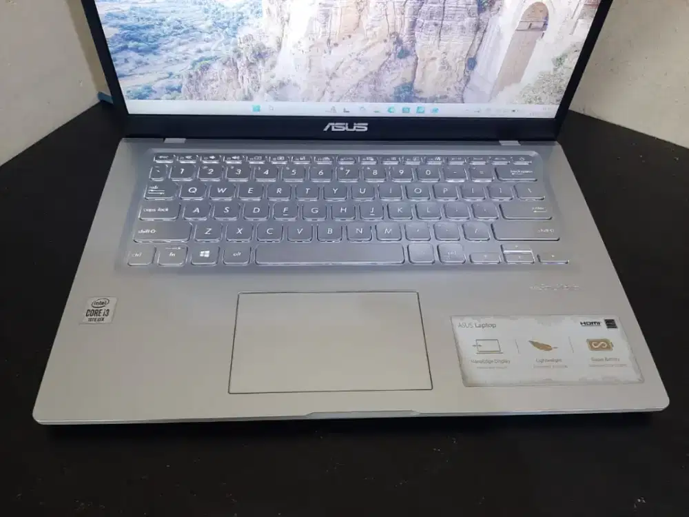 Laptop Asus vivobook Core i3 gen 10