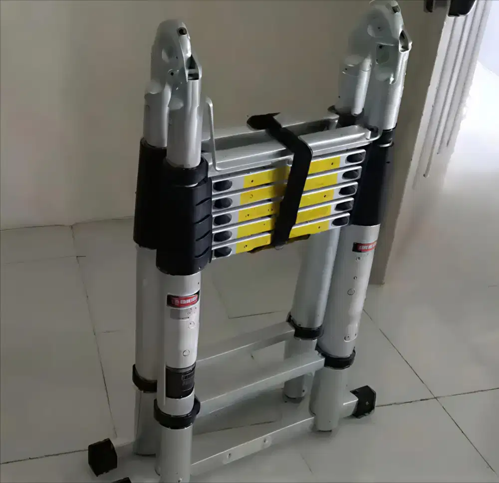 Tangga dobel teleskopik tinggi