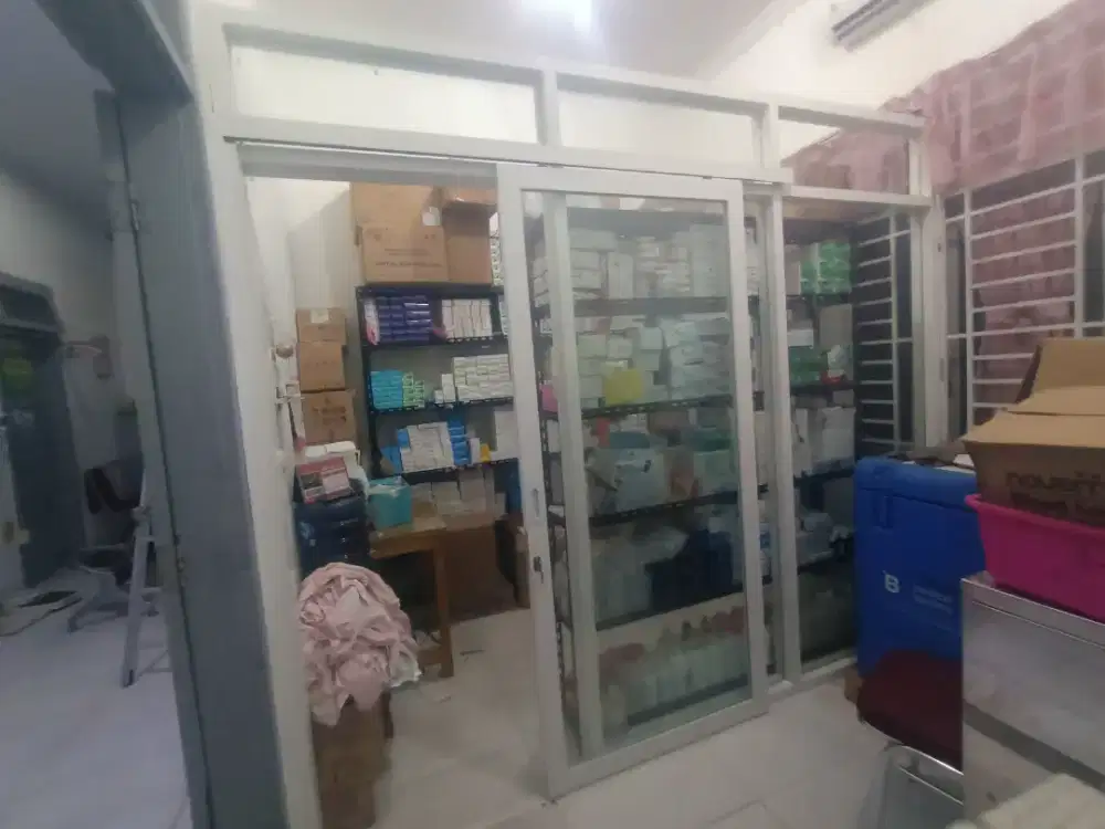 Sliding Door Tempat Obat