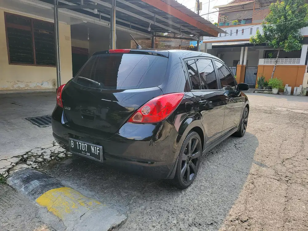 Tdp 5jt Nissan Latio hb hatchback 2008 matic at