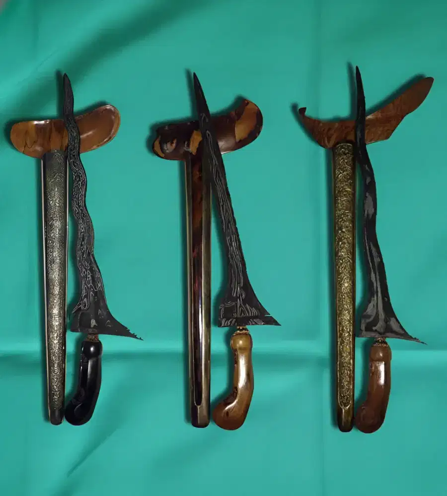 3 KERIS PUSAKA SEPUH
