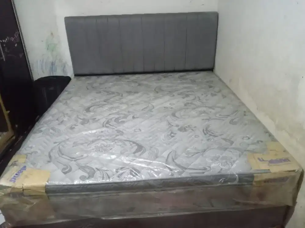 Di jual tempat tidur