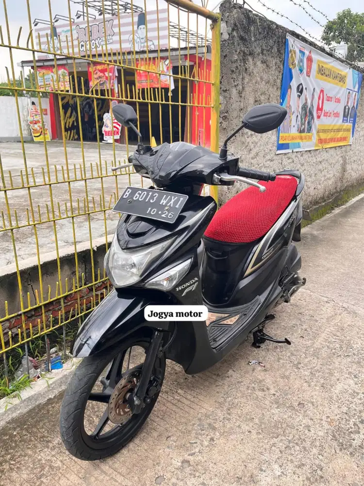 (B) Honda beat pop tahun 2015