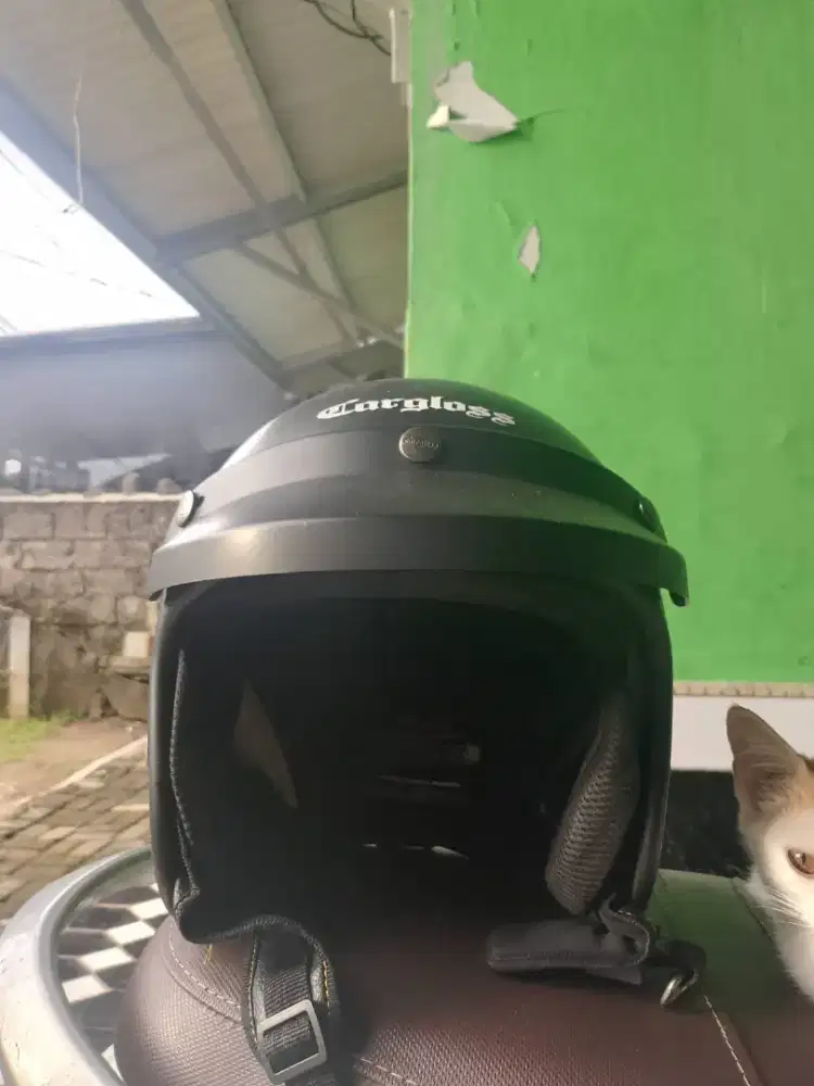 Di jual helm cargloss ukuran  xL