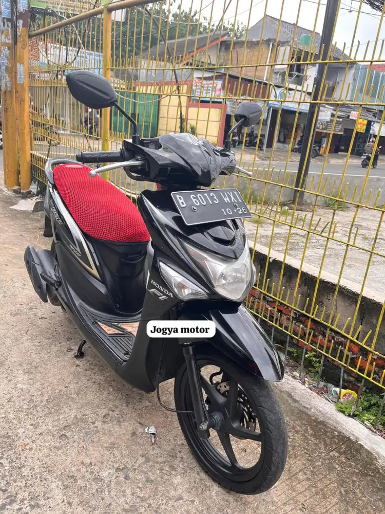 (B) Honda beat pop tahun 2015 cash