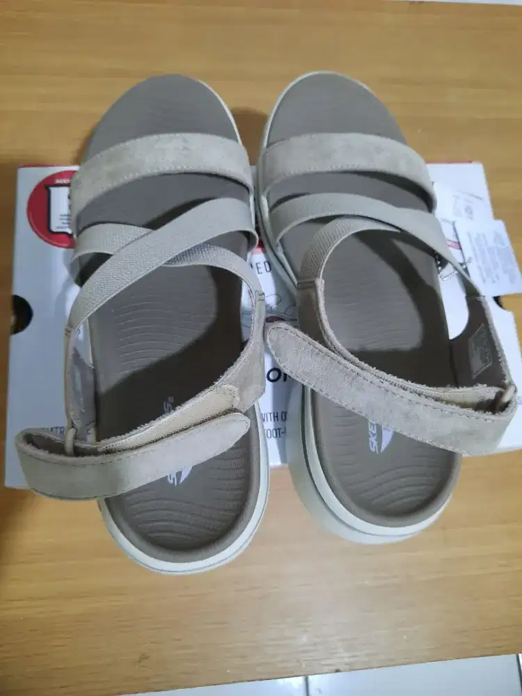 Sandal skechers go walk arch fit ori