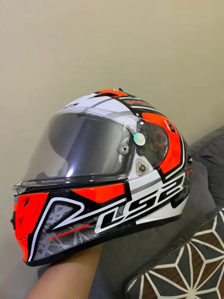 LS2 FF323 Arrow R Evo (Hector Barbera)