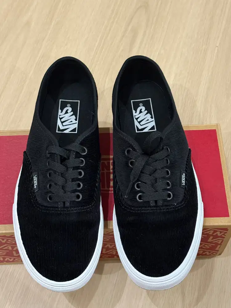VANS Authentic Corduroy, kondisi 99% ukuran 41, second kondisi terbaik