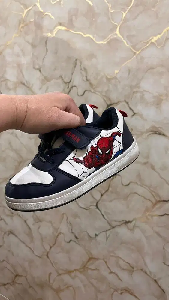 Sepatu spiderman asli size 28