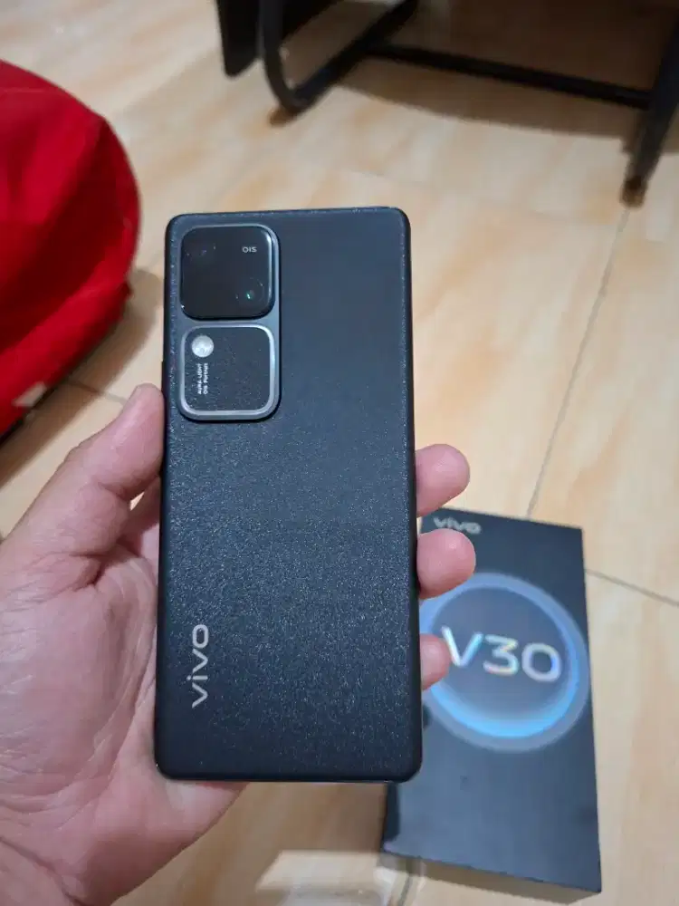 VIVO V30 5G 8/256 Mulus