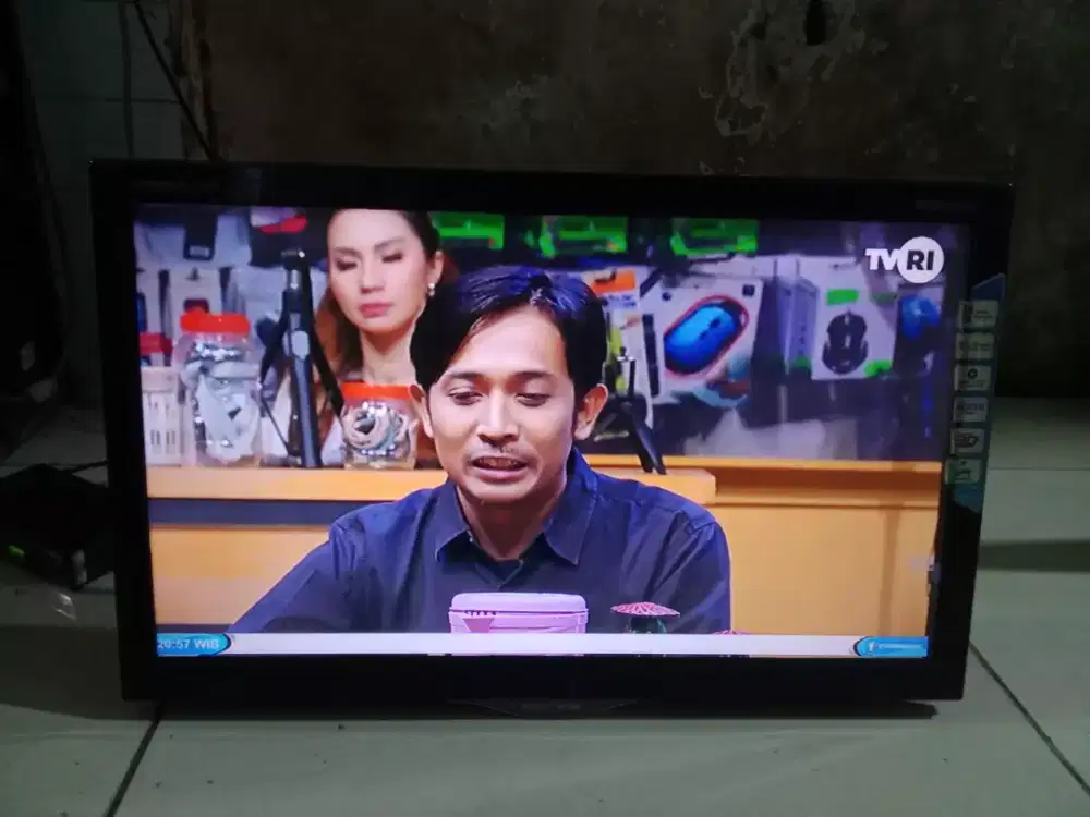 Tv led 24in merk polytron normal mal siap pakaai