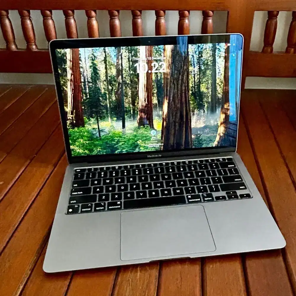 Macbook Air m1 grey 256GB resmi ibox like new