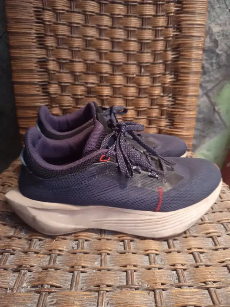 Sepatu running specs size 41