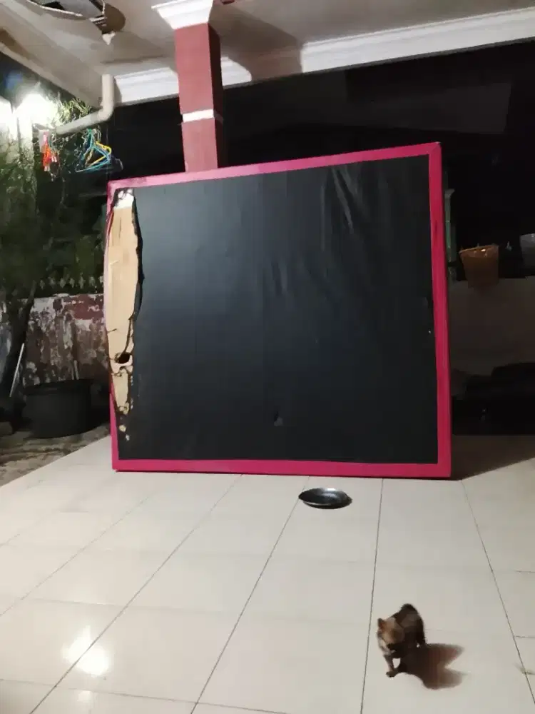 Dipan kayu king size