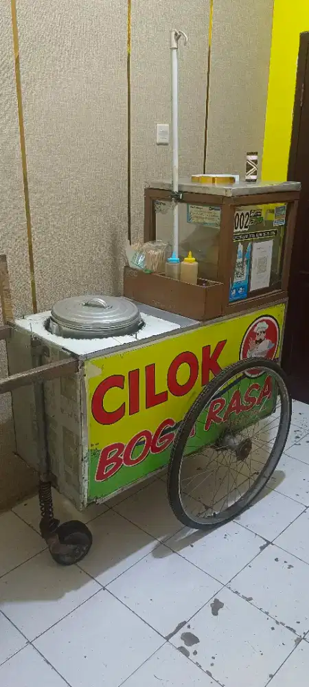 Roda bekas cilok masih kokoh