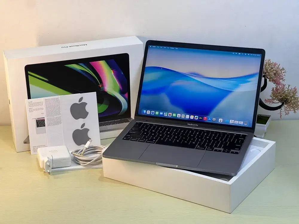 MacBook Pro M2 2022 8/256 GB TouchBar IBox Fullset